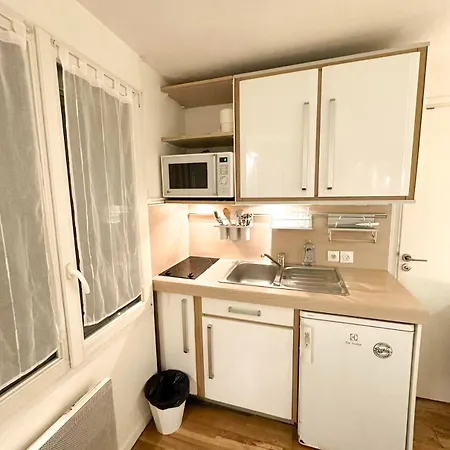 Cozy In Paris's Latin Quarter Apartment